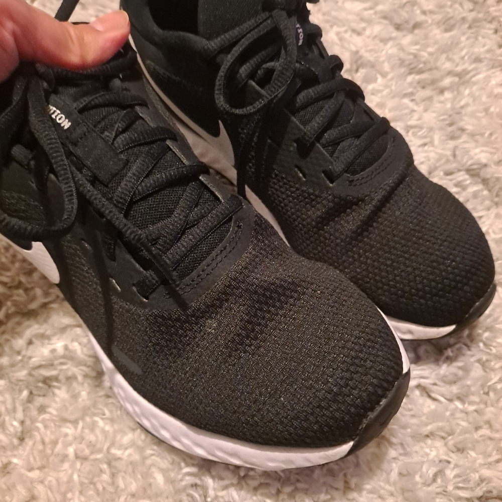 Nike Black and White Jogging Sneakers - Picture 2 of 9